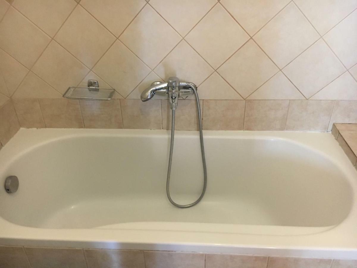 Guesthouse Aleks Ksamil Bagian luar foto